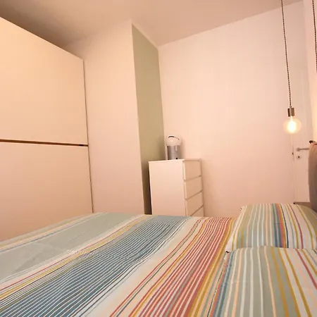 Tana House アパート ローマ
